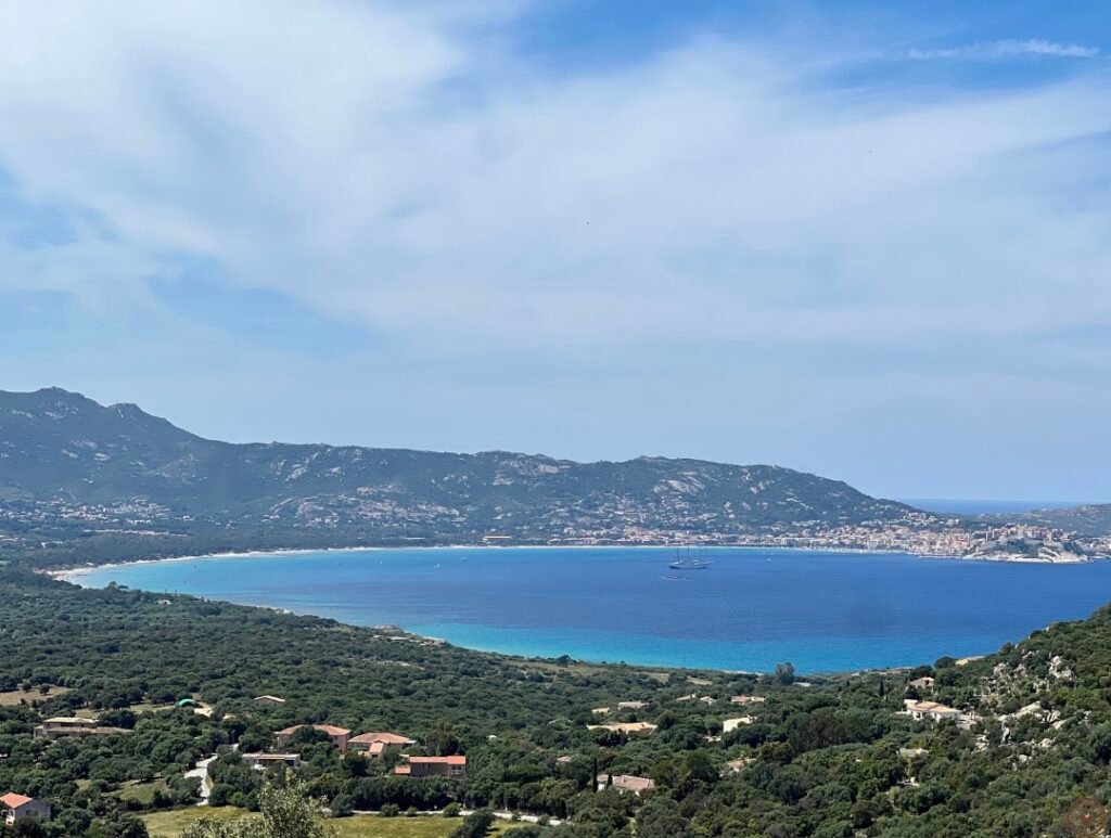 sentiersetsaveurs_VoyageHarmoniePortCalviVue